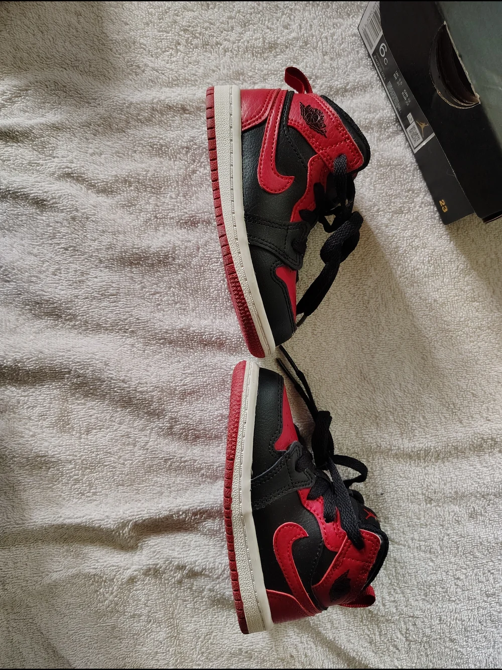 Jordan Toddler Black & Red High-Top Sneakers 1 Mid TD